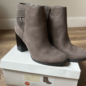 A New Day Ankle Boots Suede Size 7.5 Womens brown/gray color